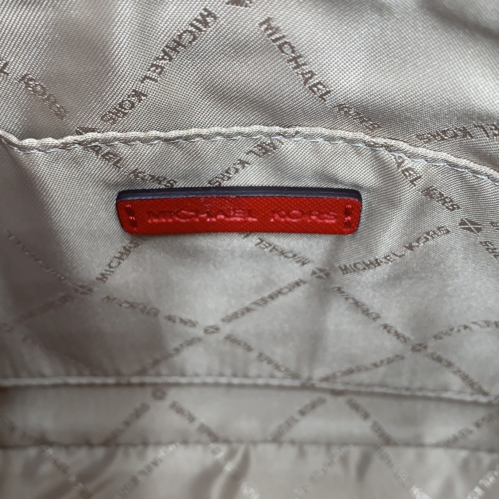 MICHAEL KORS
Jet Set Travel Medium Logo Dome Crossbody Bag FLAME COLOR - Picture 13 of 15